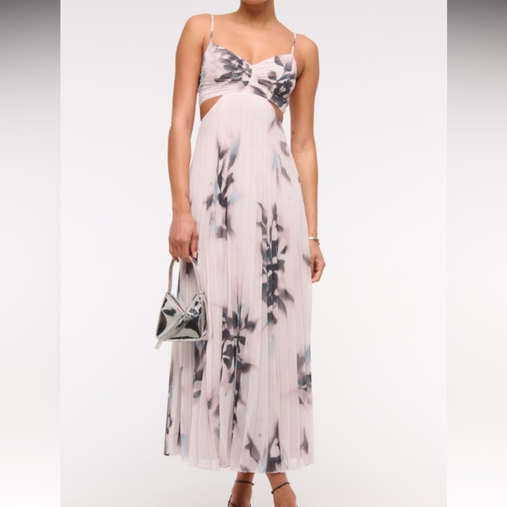 Women’s Blush Floral Pleated Maxi Dress
